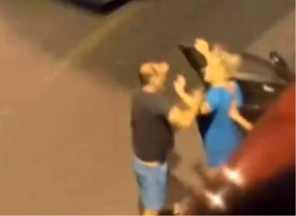 Kuşadası’nda Sokak Ortasında Kadın-erkek Kavgası