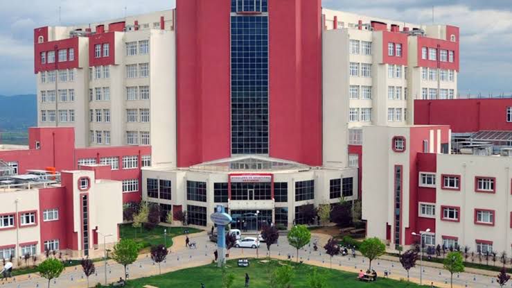 AYDIN ADNAN MENDERES ÜNİVERSİTESİ HASTANESİNDE PERSONELLER YEMEKTEN ZEHİRLENDİ!!