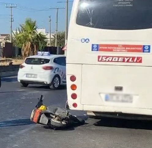 AYDIN’IN NAZİLLİ İLÇESİNDE ELEKTRİKLİ BİSİKLETİN MİNİBÜSE ÇARPIŞMASI SONUCU 1’İ AĞIR 2 KİŞİ YARALANDI!!