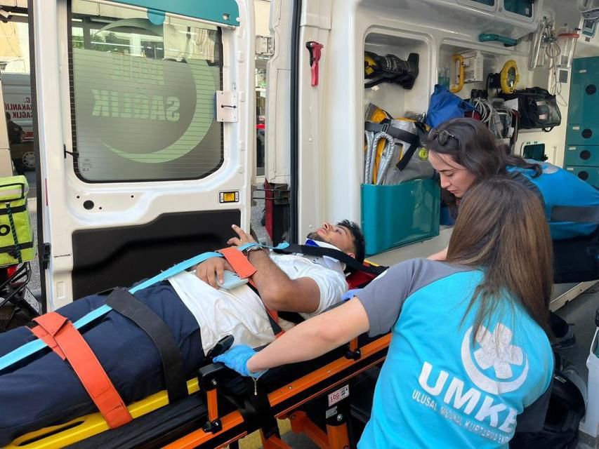 AYDIN’DA PARK EDEN ARACA ÇARPAN MOTOSİKLET SÜRÜCÜSÜ YARALANDI!!