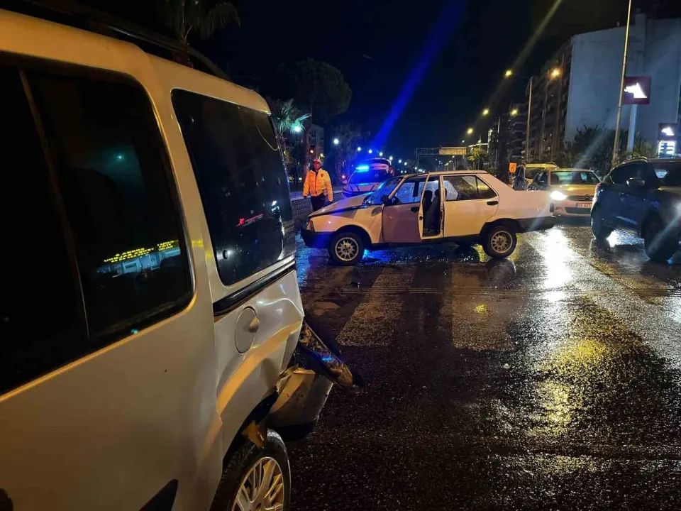 AYDIN’DA ALKOLLÜ SÜRÜCÜ KAZAYA SEBEBİYET VERDİ!!