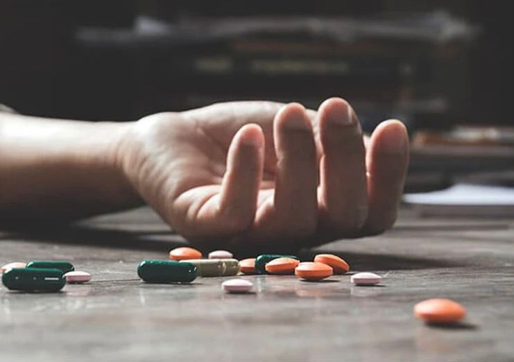 AYDIN’DA PSİKOLOJİK TEDAVİ GÖRDÜĞÜ İLAÇLARLA CANINA KIYDI!!