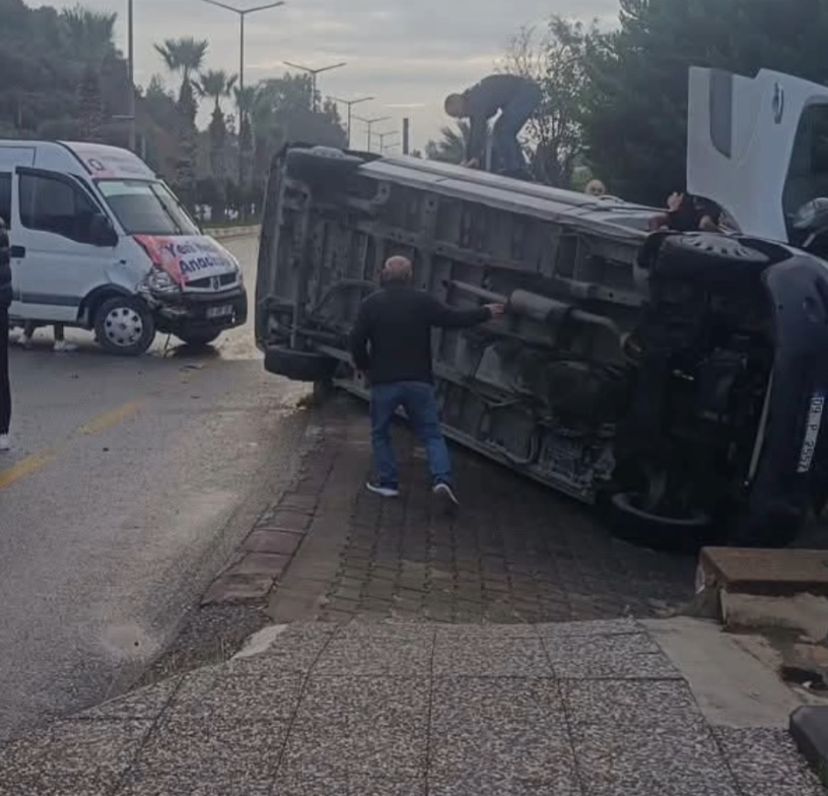 AYDIN’DA ÖĞRENCİ SERVİS ARAÇLARININ ÇARPIŞTIĞI KAZADA ÖĞRENCİLER YARALANDI!!