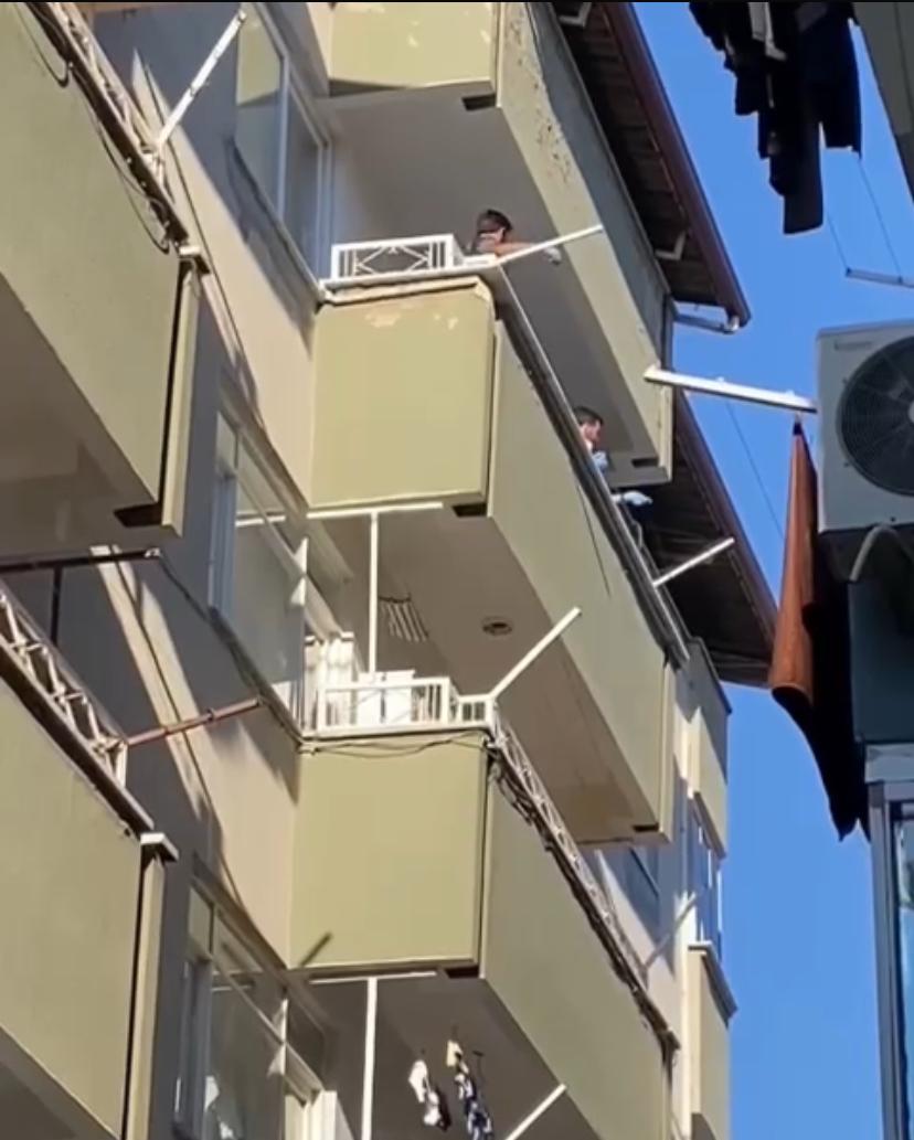 AYDIN’IN NAZİLLİ İLÇESİNDE BALKONDAN DÜŞEN GENÇ KADIN HAYATINI KAYBETTİ!!