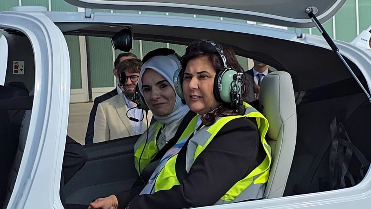 MAHİNUR ÖZDEMİR GÖKTAŞ İLE ÖZLEM ÇERÇİOĞLU AYDIN SEMALARINDA THY UÇAĞIYLA TUR ATTI!!