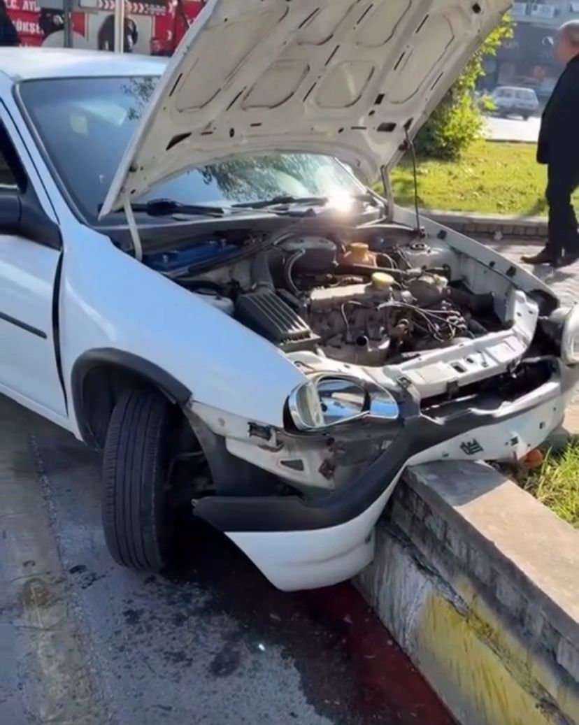 AYDIN’DA 17 YAŞINDAKİ SÜRÜCÜ REFÜJE ÇARPTI!!