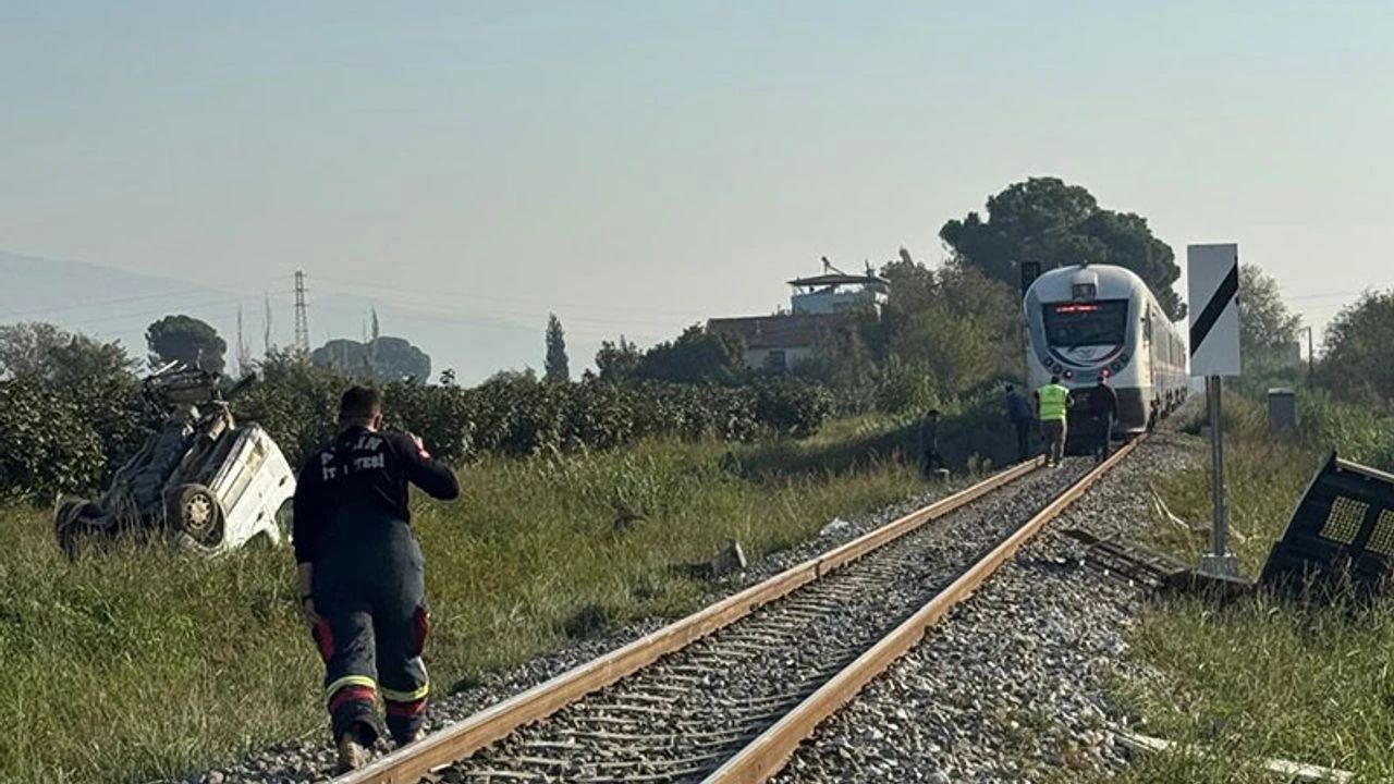 AYDIN’DA TREN KAMYONETE ÇARPTI!!