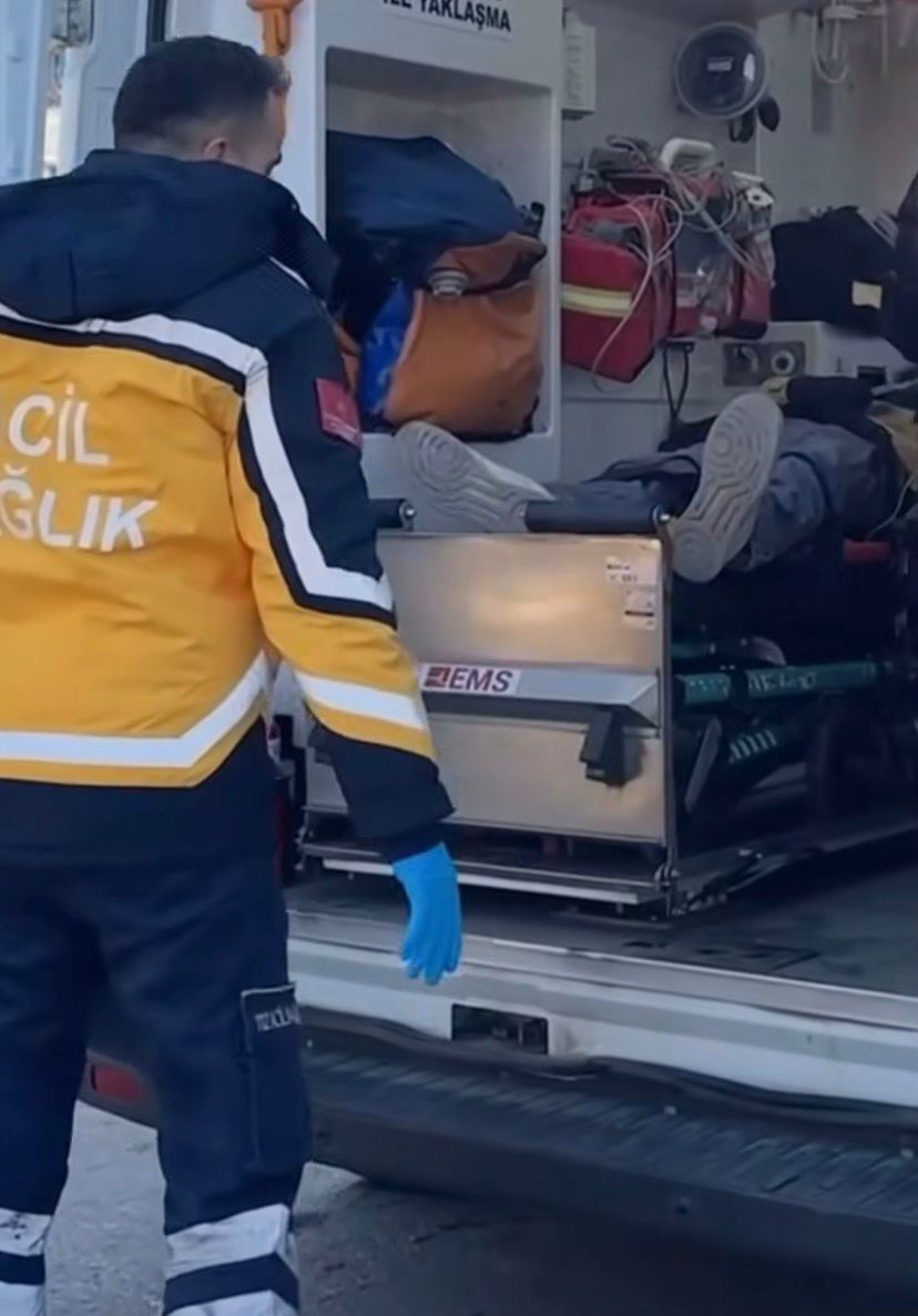 AYDIN’DA BUZ TUTMUŞ YOLDA KONTROLÜNÜ KAYBEDEN MOTOSİKLET DEVRİLDİ!!