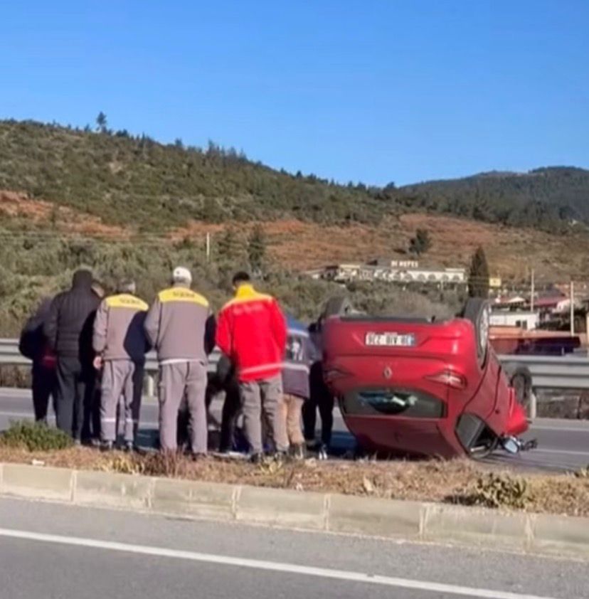 AYDIN’DA TERS DÖNEN ARAÇTA BULUNAN YARALILAR ÇEVREDEKİLERİN YARDIMIYLA ÇIKARILDI!!
