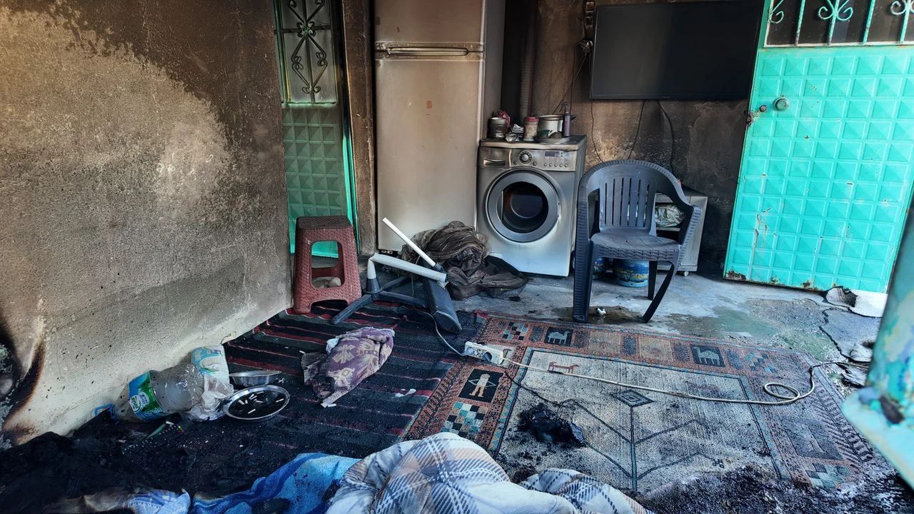 AYDIN’DA YALNIZ YAŞAYAN ADAMIN EVİNDE ÇIKAN YANGINDA DUMAN CAN ALDI!!