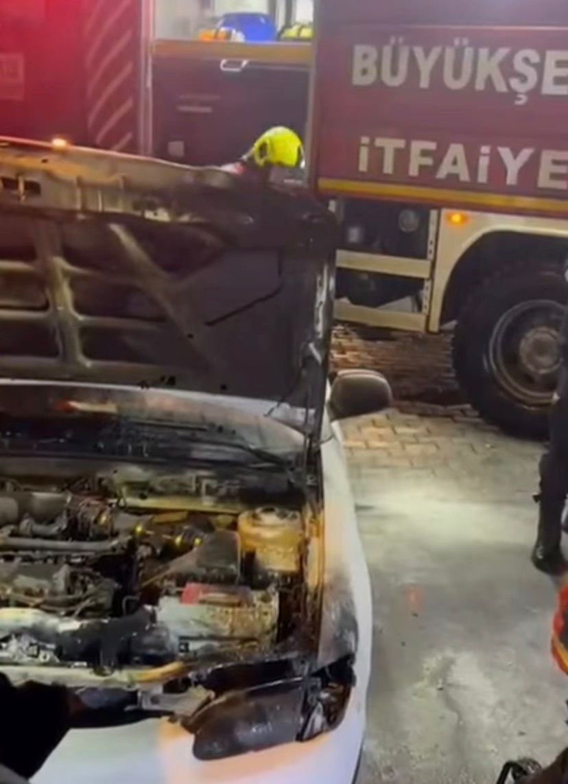 AYDIN’DA PARK HALİNDEKİ OTOMOBİLDE YANGIN ÇIKTI!!